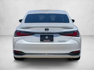 Lexus ES 300h 2024 4dr Sedan