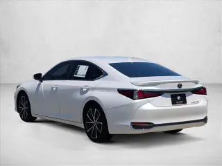Lexus ES 300h 2024 4dr Sedan