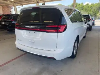 Chrysler Pacifica 2023 Touring L 4dr Mini-Van