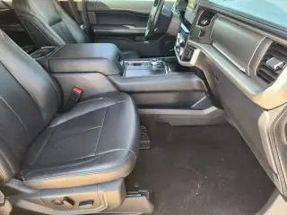 Ford Expedition 2023 4x2 XLT 4dr SUV