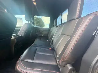 Nissan Titan 2020 4x4 SV 4dr Crew Cab 5.6 ft. SB