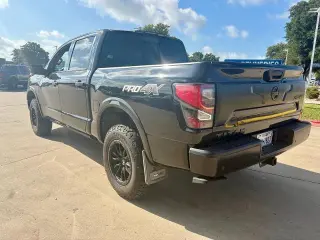 Nissan Titan 2020 4x4 SV 4dr Crew Cab 5.6 ft. SB