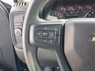 Chevrolet Silverado 1500 2023 4x2 Custom 4dr Crew Cab 5.8 ft. SB