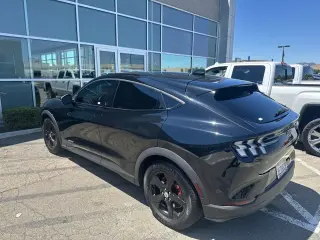 Ford Mustang Mach-E 2023 Select 4dr SUV