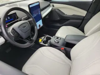 Ford Mustang Mach-E 2023 Premium 4dr SUV