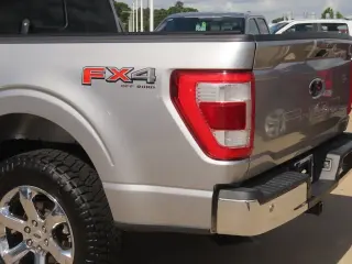 Ford F-150 2022 4x4 XL 4dr SuperCrew 5.5 ft. SB