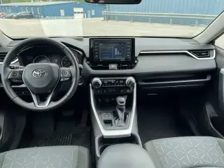 Toyota RAV4 2021 AWD XLE 4dr SUV