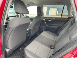 Toyota RAV4 2021 AWD XLE 4dr SUV