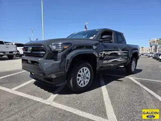 Toyota Tacoma 2024 4x4 SR 4dr Double Cab 5.0 ft SB 8A