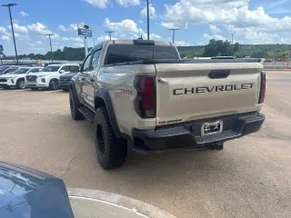 Chevrolet Colorado 2023 4x4 Trail Boss 4dr Crew Cab 5 ft. SB