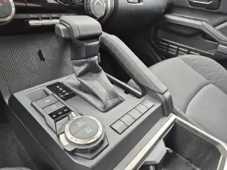 Toyota Tacoma 2024 4x4 SR5 4dr Double Cab 5.0 ft SB