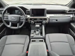 Toyota Tacoma 2024 4x4 SR5 4dr Double Cab 5.0 ft SB