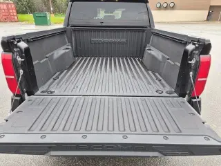 Toyota Tacoma 2024 4x4 SR5 4dr Double Cab 5.0 ft SB