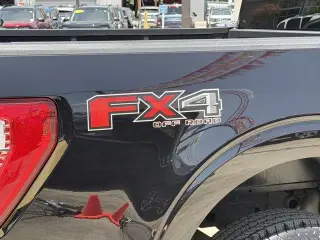Ford F-150 2023 4x4 XL 4dr SuperCrew 5.5 ft. SB