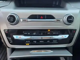 Ford Explorer 2022 AWD XLT 4dr SUV
