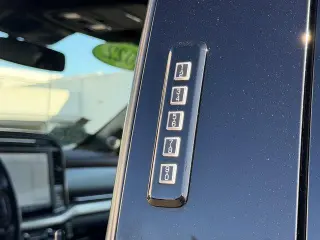 Ford F-150 2022 4x4 Lariat 4dr SuperCrew 5.5 ft. SB