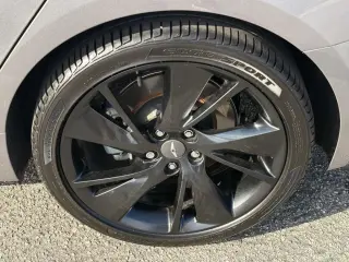 Genesis G70 2023 2.0T 4dr Sedan