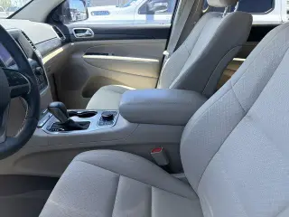 Jeep Grand Cherokee 2019 4x4 Laredo 4dr SUV