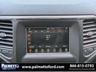 Jeep Grand Cherokee 2019 4x2 Laredo 4dr SUV