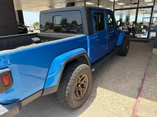 Jeep Gladiator 2023 4x4 Freedom 4dr Crew Cab 5.0 ft. SB