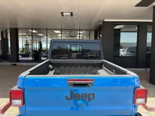 Jeep Gladiator 2023 4x4 Freedom 4dr Crew Cab 5.0 ft. SB