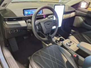 Ford Mustang Mach-E 2023 Select 4dr SUV