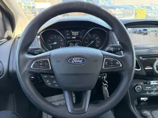 Ford Focus 2018 SEL 4dr Hatchback