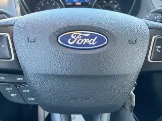 Ford Focus 2018 SEL 4dr Hatchback