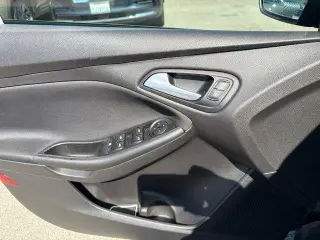 Ford Focus 2018 SEL 4dr Hatchback