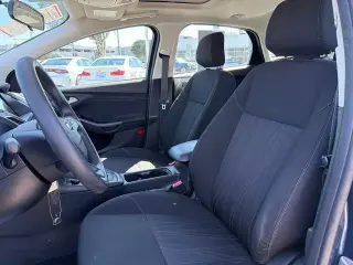 Ford Focus 2018 SEL 4dr Hatchback