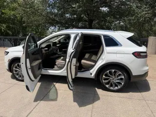 Lincoln Nautilus 2023 Reserve 4dr SUV