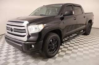 Toyota Tundra 2017 4x4 SR5 4dr CrewMax Cab Pickup SB (5.7L V8 FFV)