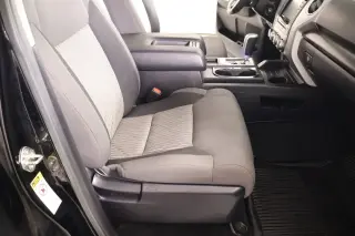 Toyota Tundra 2017 4x4 SR5 4dr CrewMax Cab Pickup SB (5.7L V8 FFV)