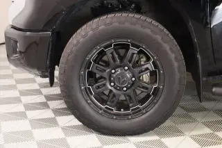 Toyota Tundra 2017 4x4 SR5 4dr CrewMax Cab Pickup SB (5.7L V8 FFV)