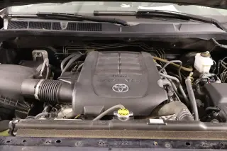 Toyota Tundra 2017 4x4 SR5 4dr CrewMax Cab Pickup SB (5.7L V8 FFV)