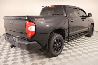 Toyota Tundra 2017 4x4 SR5 4dr CrewMax Cab Pickup SB (5.7L V8 FFV)