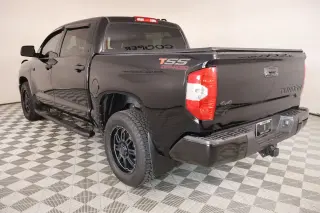 Toyota Tundra 2017 4x4 SR5 4dr CrewMax Cab Pickup SB (5.7L V8 FFV)