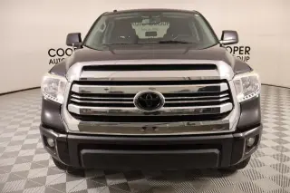 Toyota Tundra 2017 4x4 SR5 4dr CrewMax Cab Pickup SB (5.7L V8 FFV)