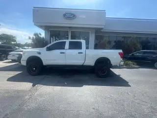 Nissan Titan XD 2017 4x4 S 4dr Crew Cab (Diesel)
