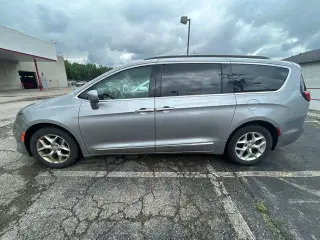 Chrysler Pacifica 2017 Touring 4dr Mini-Van