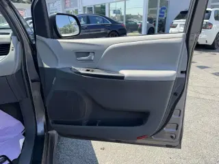 Toyota Sienna 2018 LE 7-Passenger Auto Access Seat 4dr Mini-Van