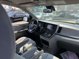Toyota Sienna 2018 LE 7-Passenger Auto Access Seat 4dr Mini-Van