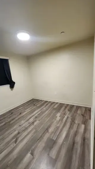 SE RENTA CUARTO