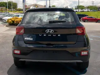Hyundai VENUE 2026 SEL 4dr Crossover w/Two-Tone Roof