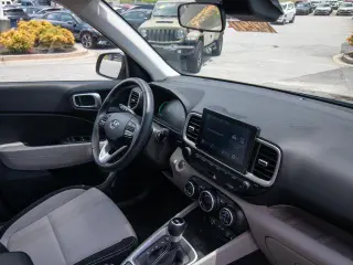 Hyundai VENUE 2026 SEL 4dr Crossover w/Two-Tone Roof