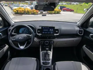 Hyundai VENUE 2026 SEL 4dr Crossover w/Two-Tone Roof