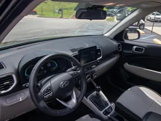 Hyundai VENUE 2026 SEL 4dr Crossover w/Two-Tone Roof
