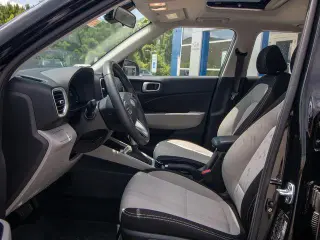 Hyundai VENUE 2026 SEL 4dr Crossover w/Two-Tone Roof