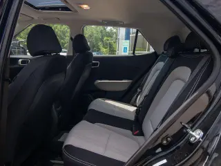 Hyundai VENUE 2026 SEL 4dr Crossover w/Two-Tone Roof