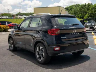 Hyundai VENUE 2026 SEL 4dr Crossover w/Two-Tone Roof
